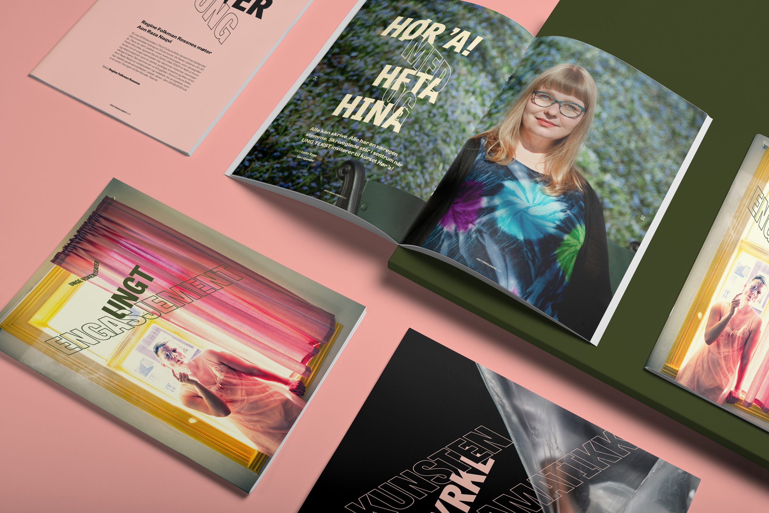 Fotografi: Bildet viser et utvalg av magasiner fotografert på et rosa bord.